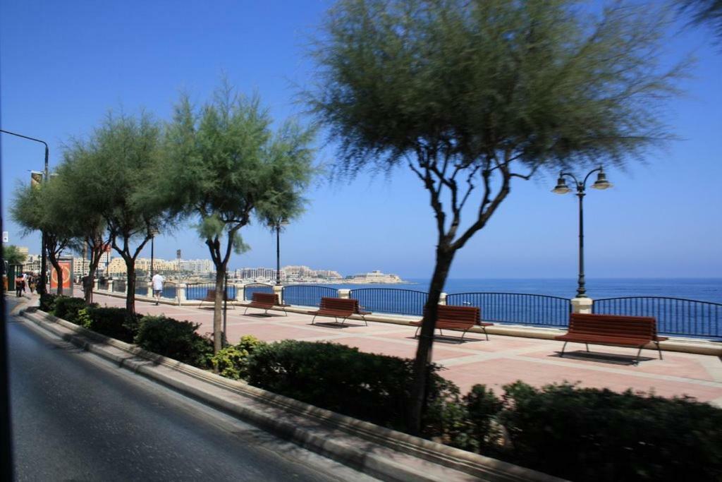 Cosy 1Br Penthouse With Terrace, Great Location Appartement Gzira Buitenkant foto