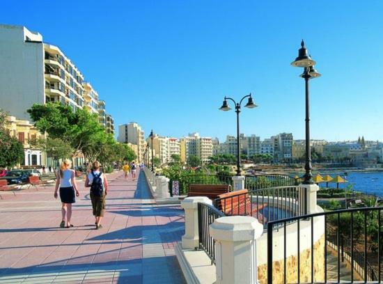 Cosy 1Br Penthouse With Terrace, Great Location Appartement Gzira Buitenkant foto