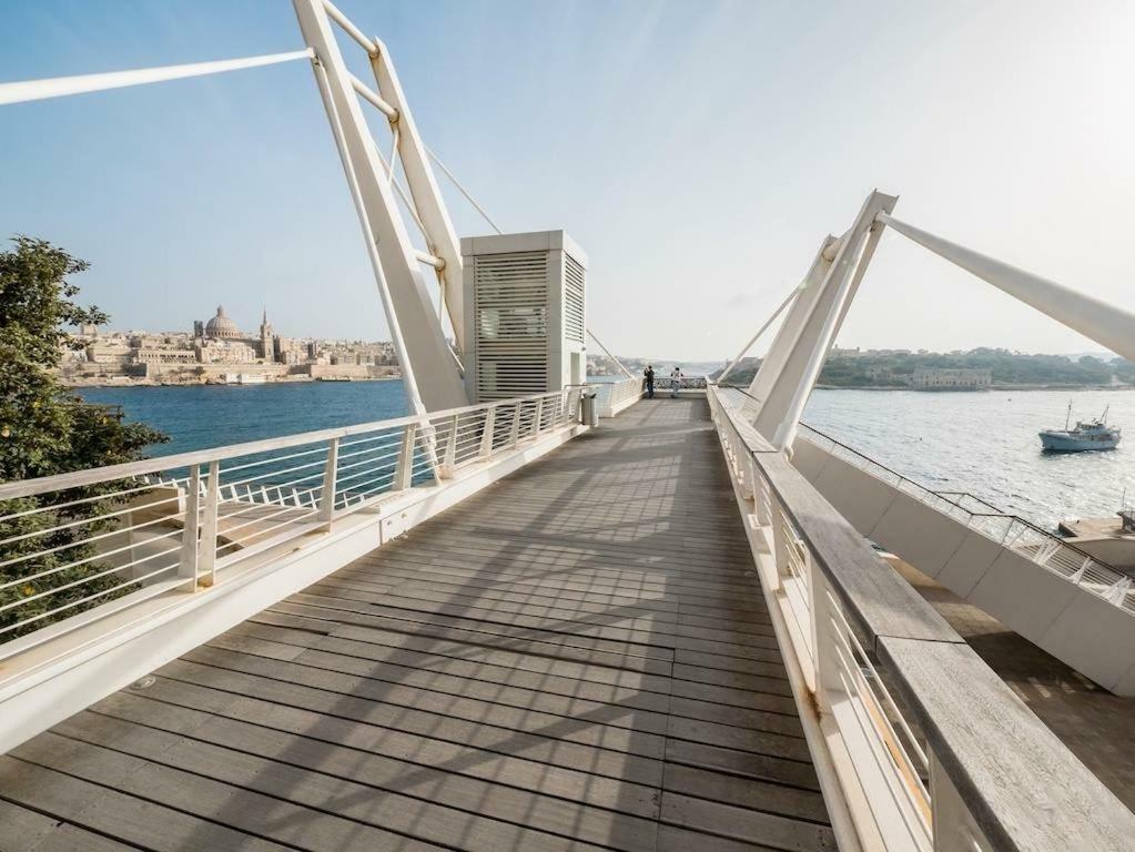 Cosy 1Br Penthouse With Terrace, Great Location Appartement Gzira Buitenkant foto